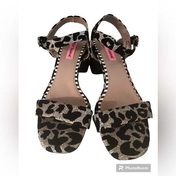BETSEY JOHNSON brand animal print inspired heels. Size 9M. NWOT. - Picture 4 of 5
